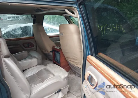 1995 GMC Suburban K1500 z USA, uszkodzony, nr VIN 1GDFK16K8SJ741041